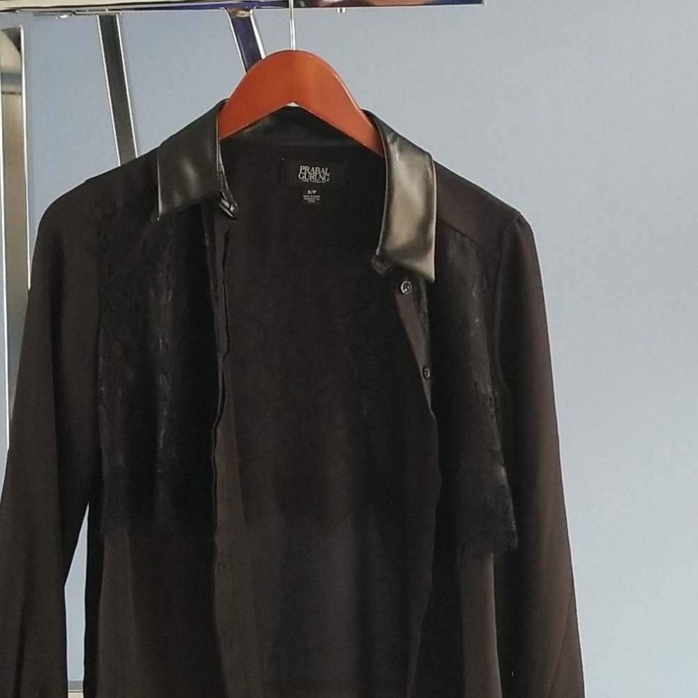 blouse - Picture 2 of 3